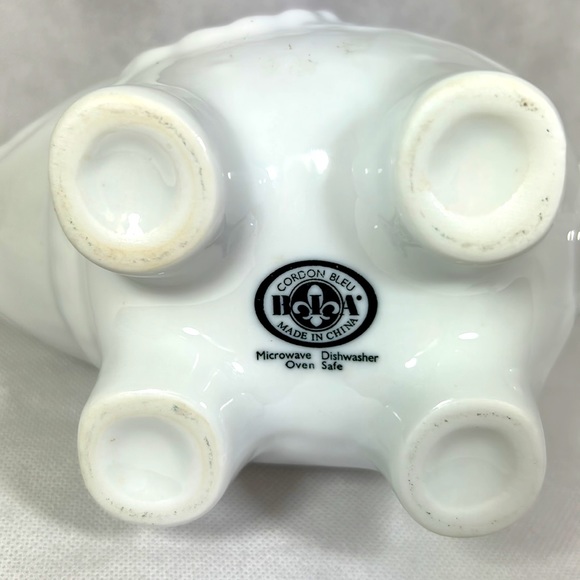 Cordon Blue White Porcelain Elephant Tea Pot With Lid - Picture 4 of 4